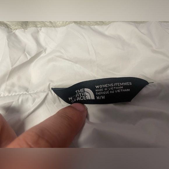 The North Face Women’s Medium Vintage White Thermoball Jacket - Picture 4 of 5